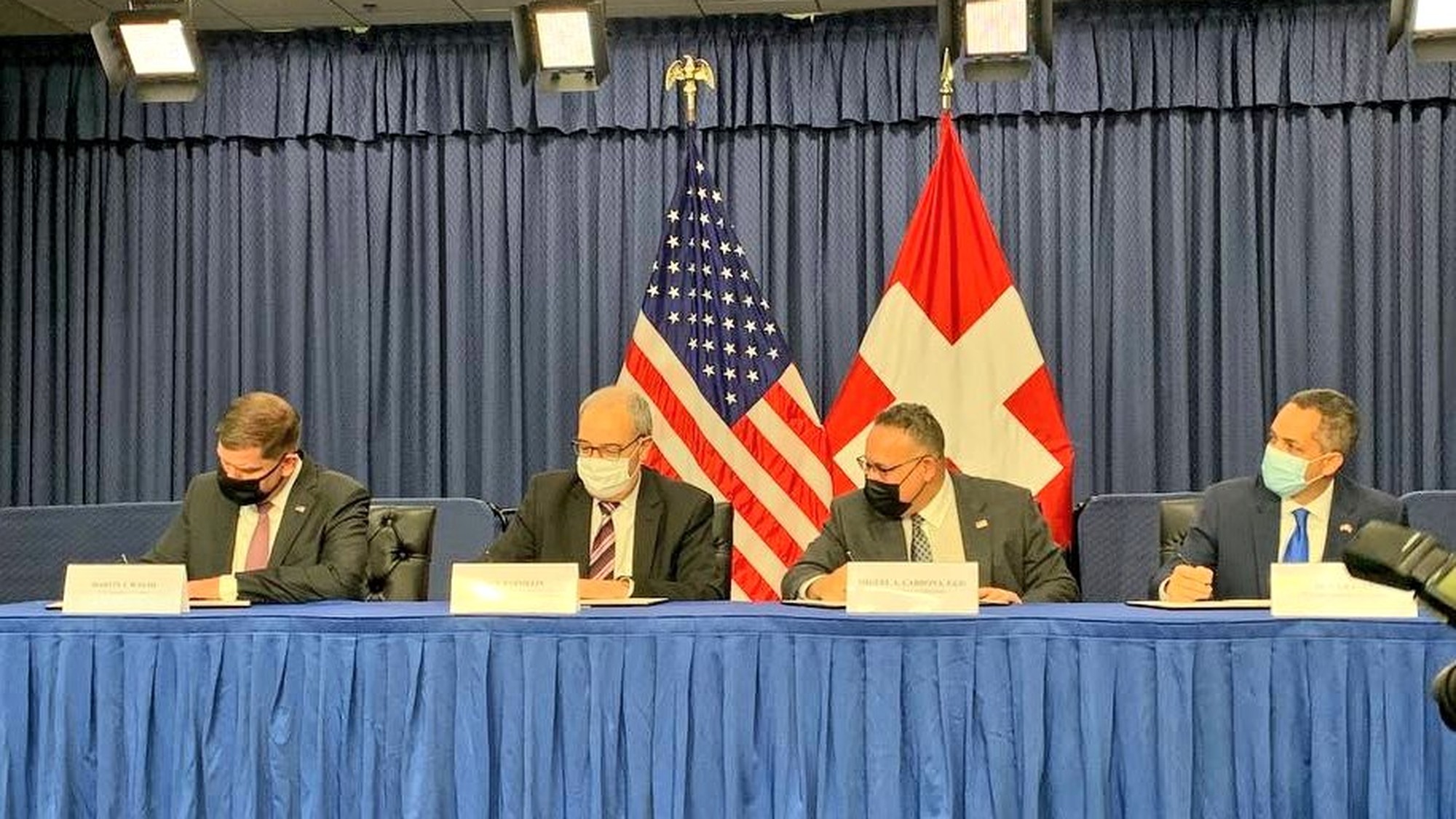 Group picture taken during the signing ceremony for the MoU on apprenticeships | From left to right: Marty Walsh, Secretary of Labor; Parker Horejs, apprentice Nagra; President Guy Parmelin, Noemi Cab