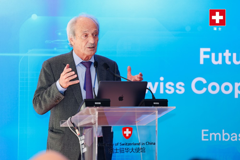 Dr. Franco CAVALLI, President of the Foundation for the Institute of Oncology Research, making the Keynote Speech on World Oncology Forum Photo credit: STE section, Embassy of Switzerland