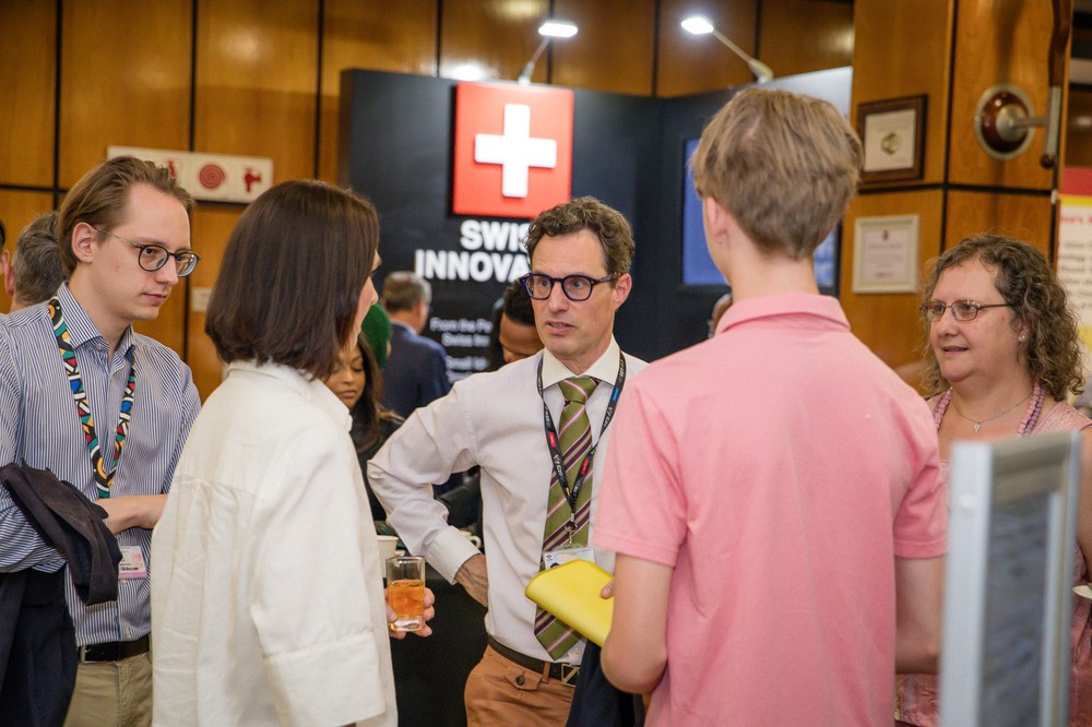 G20_Deputy Ambassador Marino Cuenat Engaging Delegatges at the Quantum Computing Show