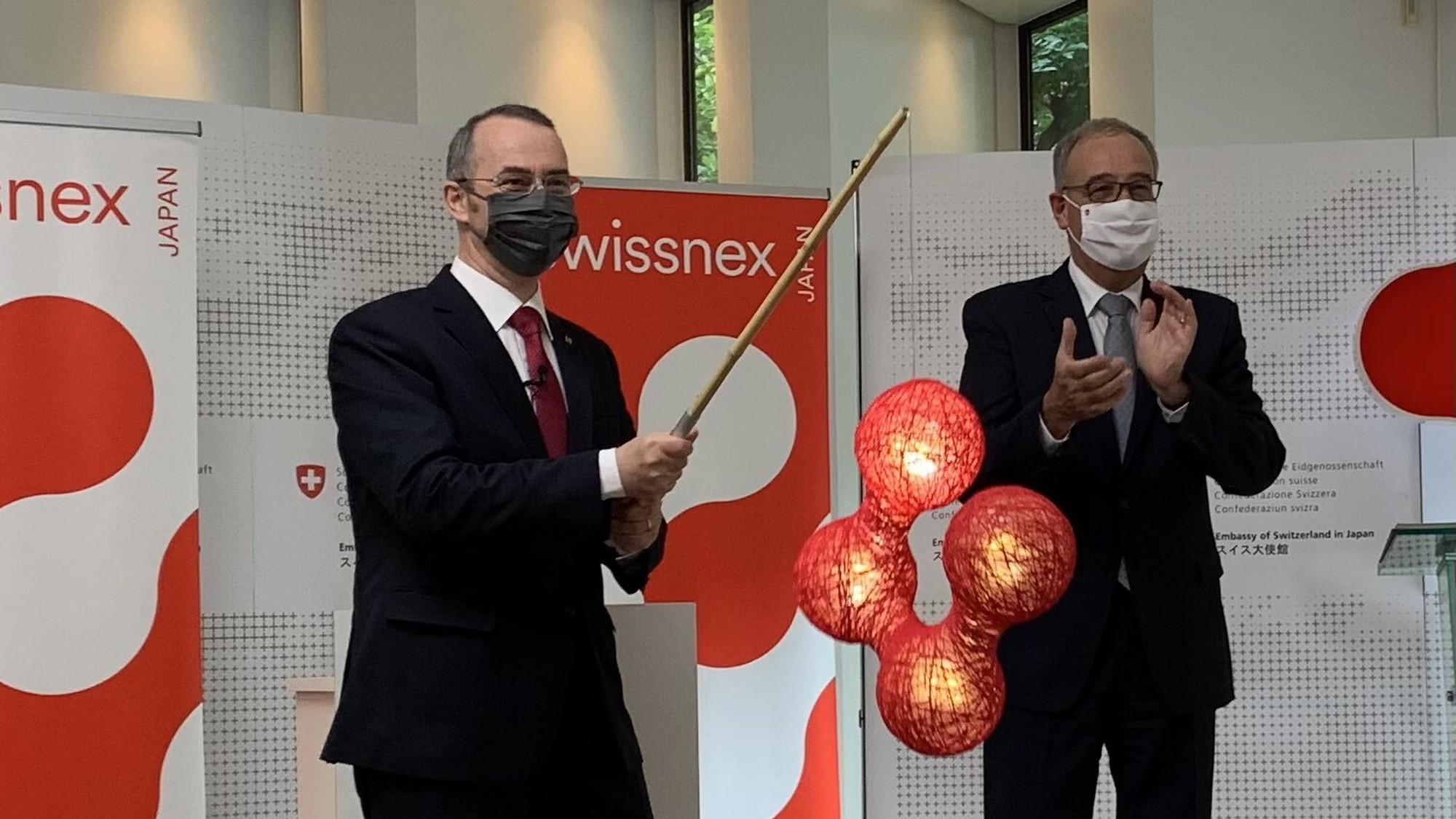 The freshly appointed Consul and CEO Swissnex, Dr. Felix Moesner and the President of Switzerland, Mr. Guy Parmelin at the announcement of the new Swissnex location in Osaka. Source: Twitter ParmelinG