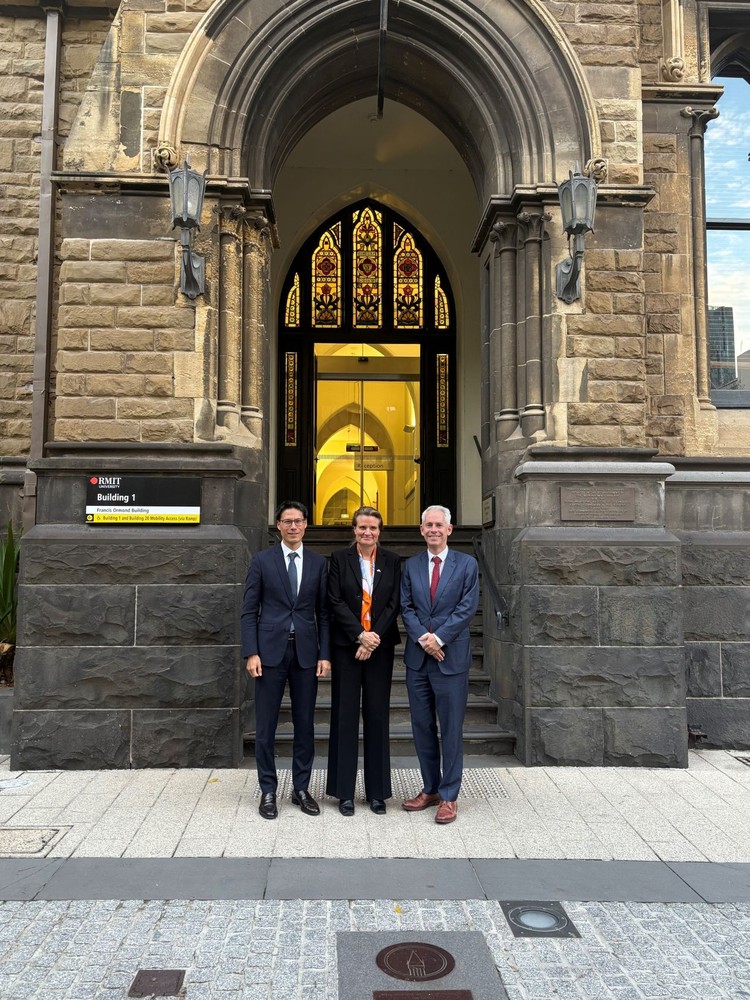High level exchange at the Royal Melbourne Institute of Technology (RMIT) on skills and training. Left to right: Ambassador Nikolas Stürchler; State Secretary Martina Hirayama; Hon. Minister for Skills and Training Andrew Giles