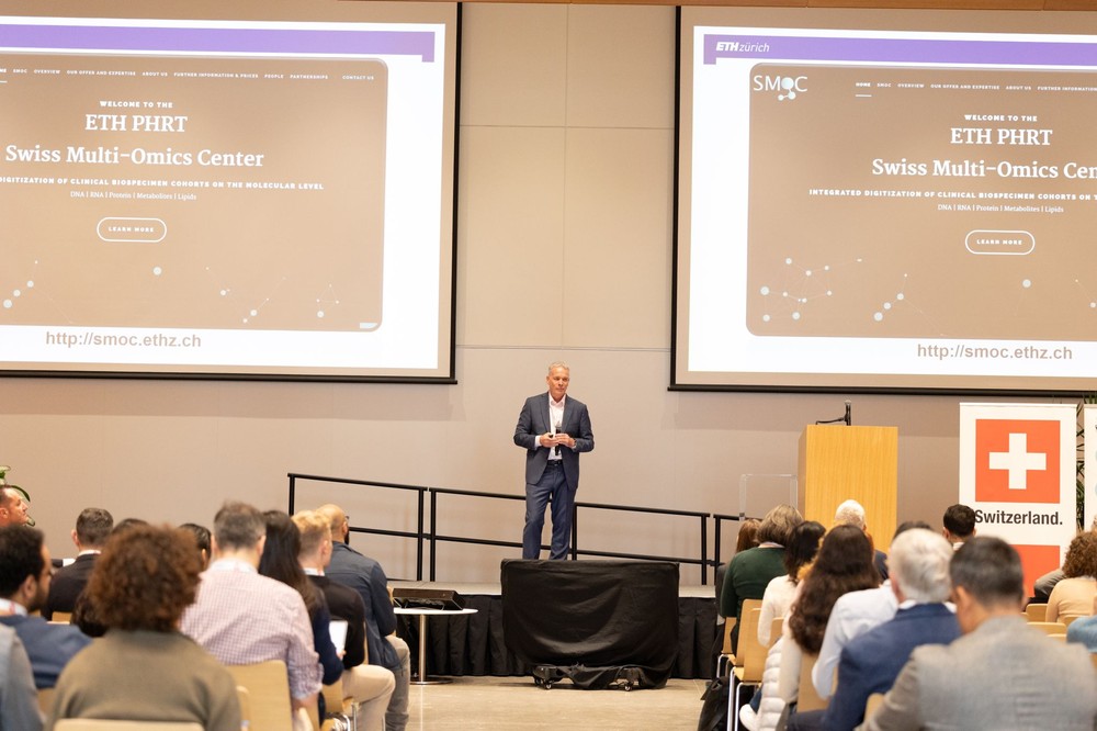 Prof. Bernd Wollscheid, ETH Zürich, presenting on most recent research findings