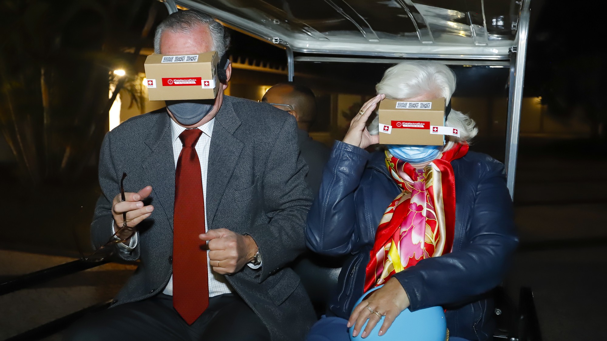 Guests om Ecarts doing the virtual reality experience