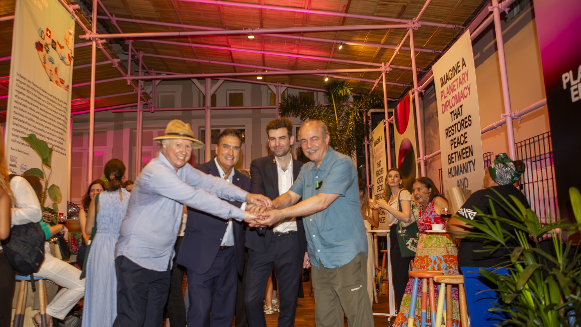 BNDES President, Aloizio Mercadante, inaugurating the reception at the Planetary Embassy