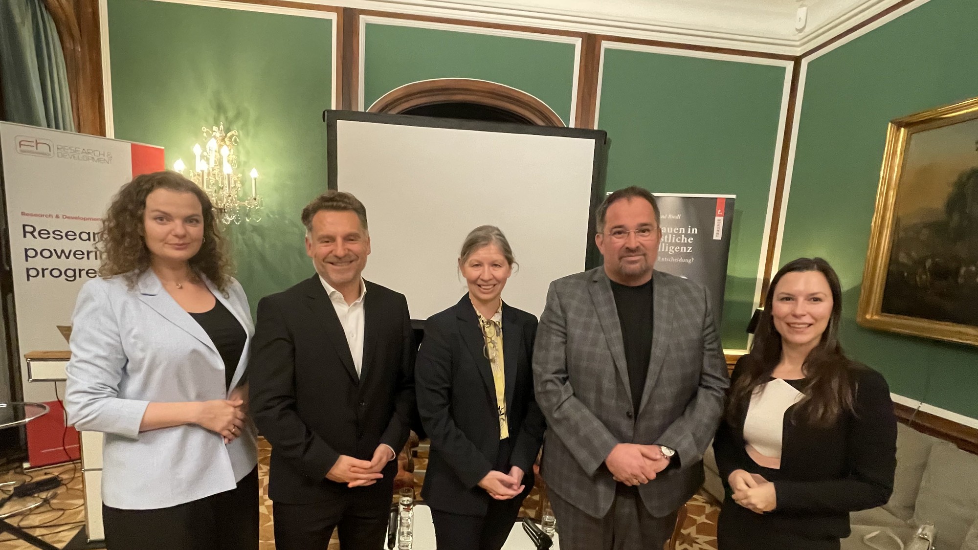 (From left to right) Prof. Liudmila Zavolokina (University of Lausanne - UNIL), a.Univ.Prof. FH-Prof. Rene Riedl (FH Oberösterreich), Botschafterin Salome Meyer, FH-Prof. PD Michael Affenzeller (FH Ob